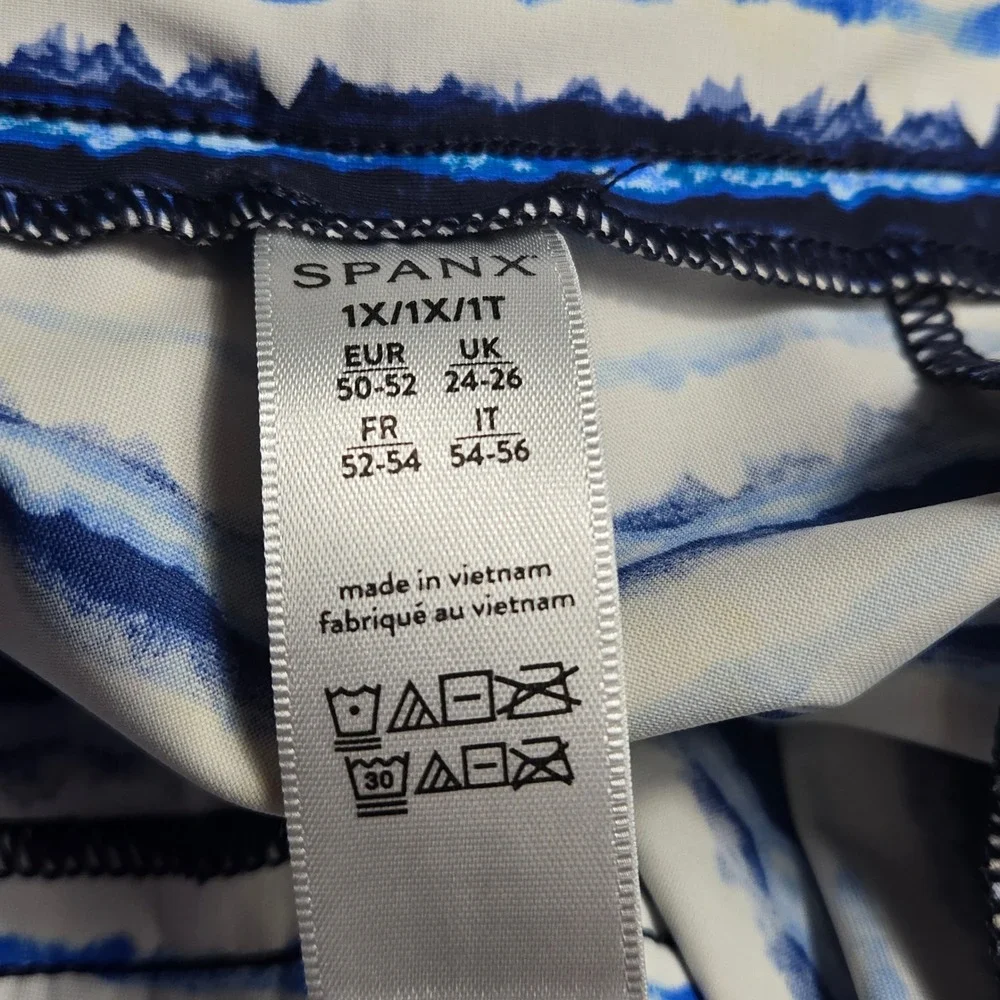 Spanx Sunshine Shorts 6 Inch Blue White Stripe Print Coastal Summer Womens 1X‎